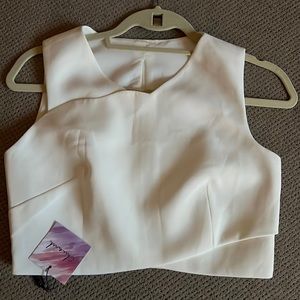 Unworn Chicwish White XS sleeveless crop top with zipper back closure from